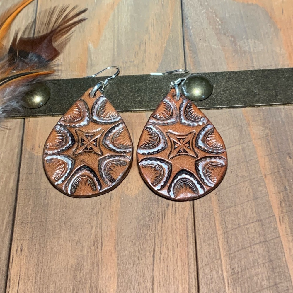 Tooled and antiqued, silver and brown tear drop earrings - Picture 5 of 7